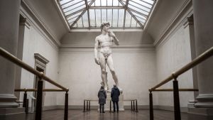 Museum cast court with a towering Renaissance nude sculpture under a skylight, illustrating how art recorded body ideals rather than measured averages